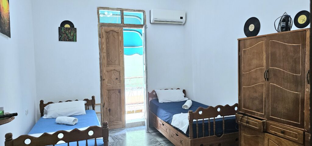 2-bed room