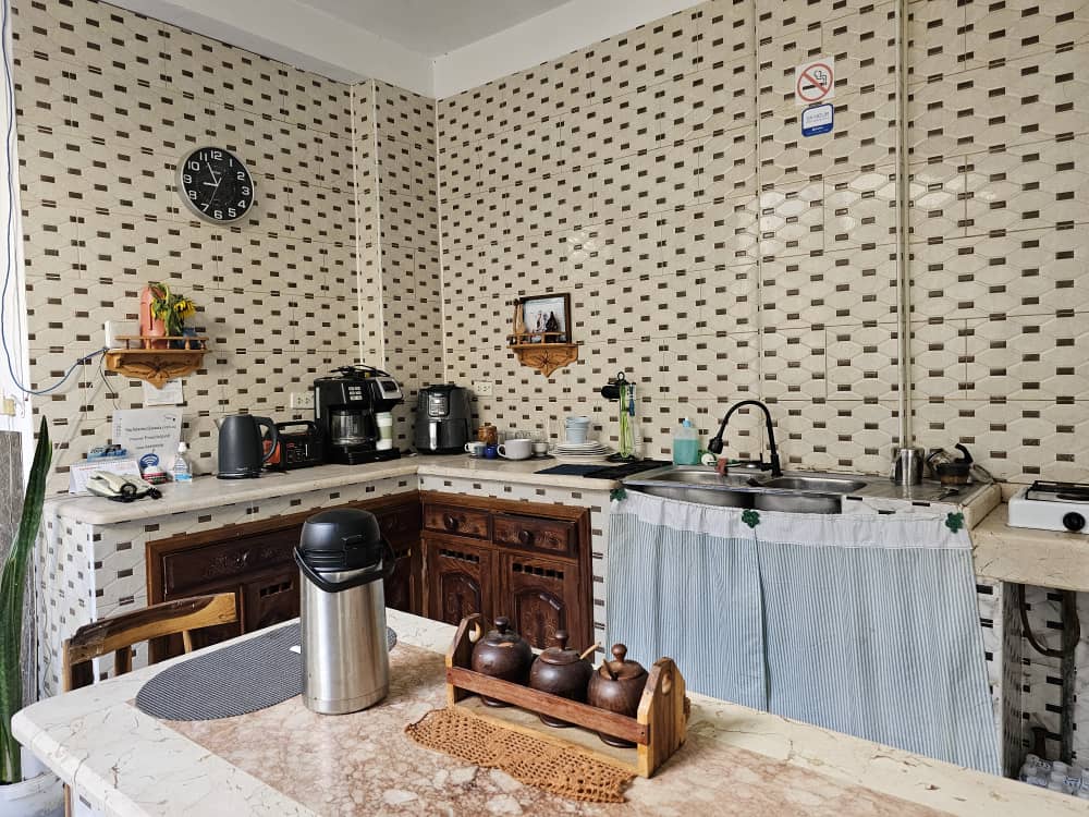 fully equipped kitchen